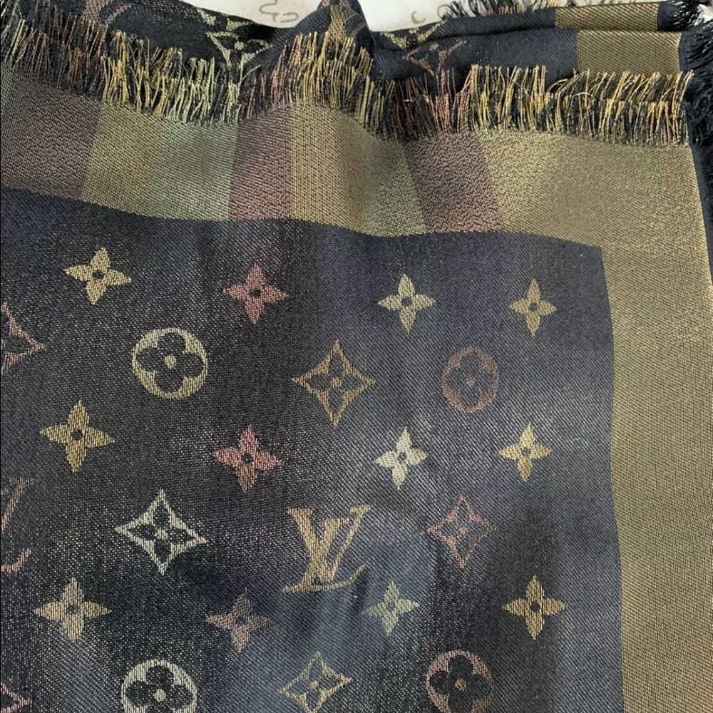 LV Monogram So Shine Silk/GoldenScarf/Shawl 100%Authentic Louis Vuitton MRSP$730 - Picture 12 of 14